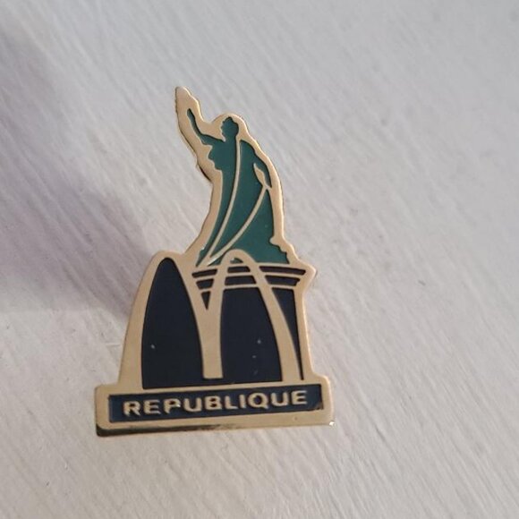 McDonald's French Republique Lapel Pin Tie Tack Brooch - France Lady Liberty Pin - Picture 1 of 4